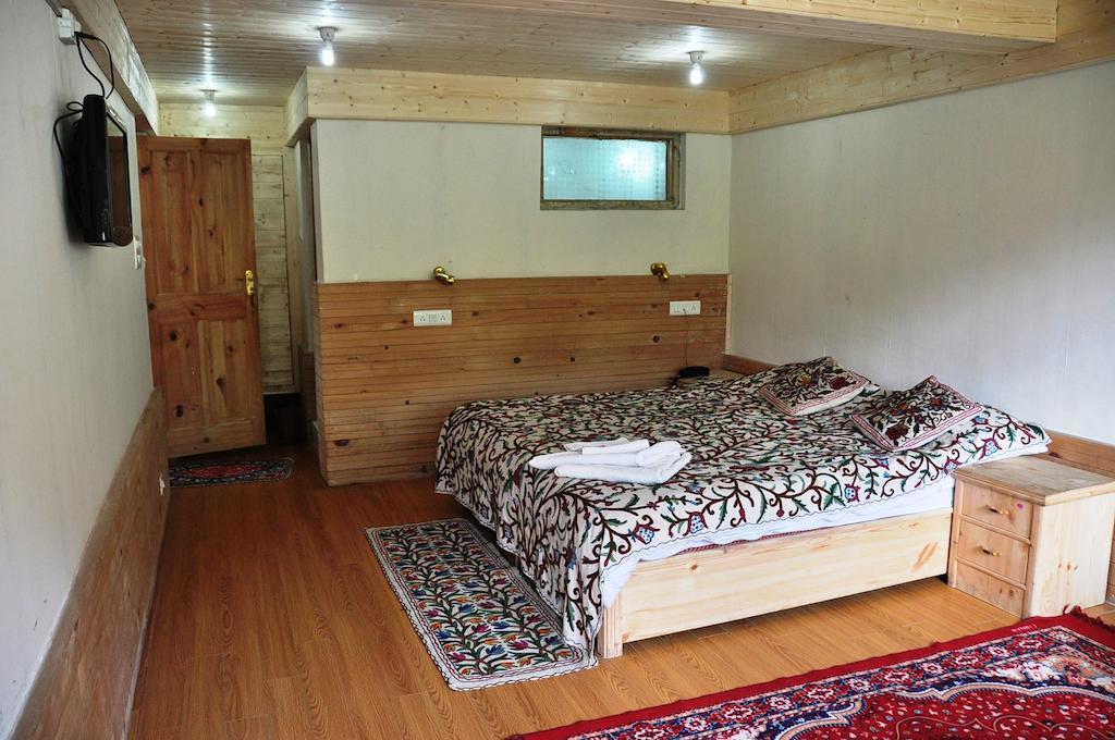 Himalaya House Otel Pahalgām Oda fotoğraf
