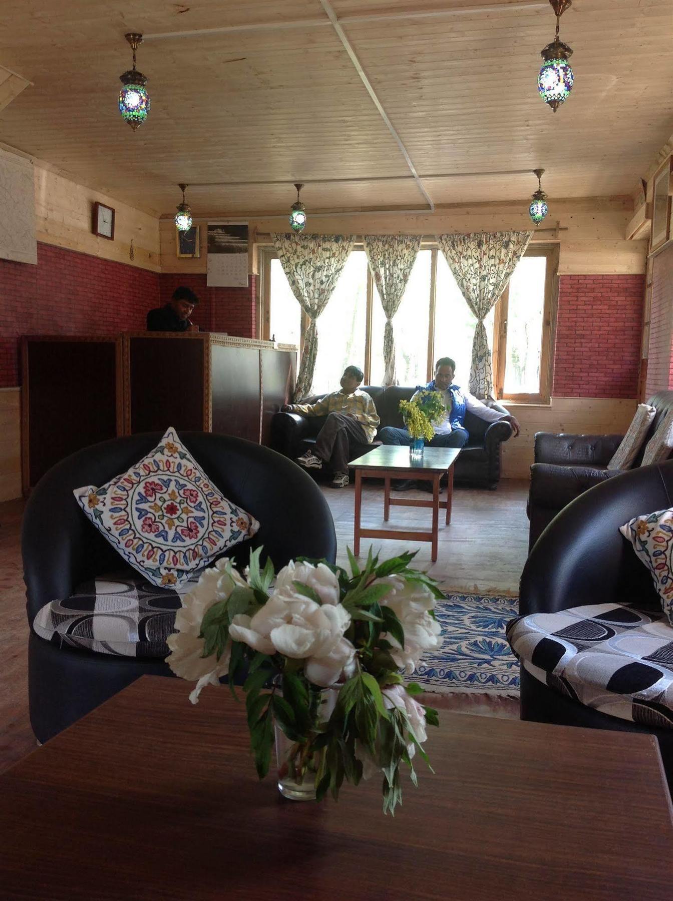Himalaya House Otel Pahalgām Dış mekan fotoğraf